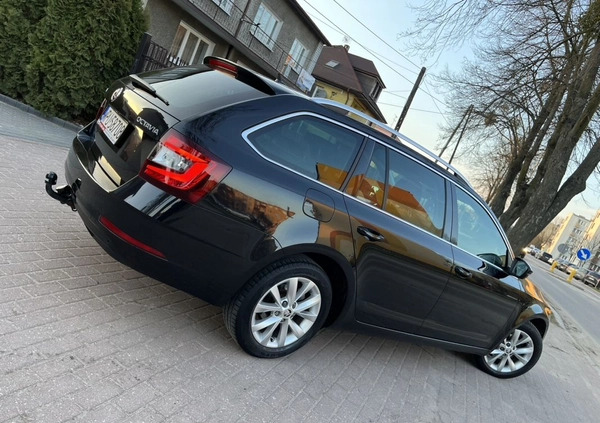 Skoda Octavia cena 48700 przebieg: 182555, rok produkcji 2017 z Pszczyna małe 742